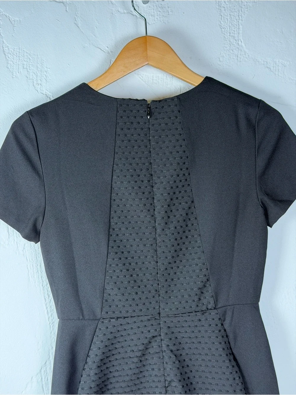 Banana Republic Black Textured Sheath Dress Professional and Classic-4P